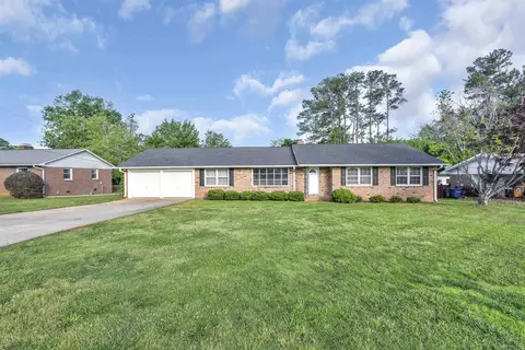 104 Saint James Dr, Spartanburg, SC 29301