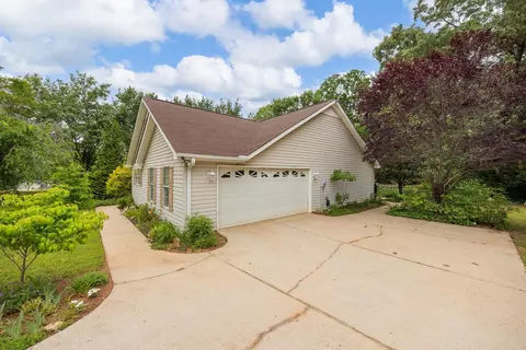 2 Birch Tree Rd, Greer, SC 29651 photo 4