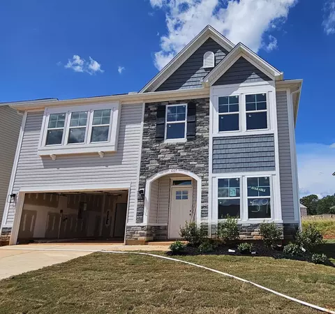 607 Hemsford Dr, Greenville, SC 29605