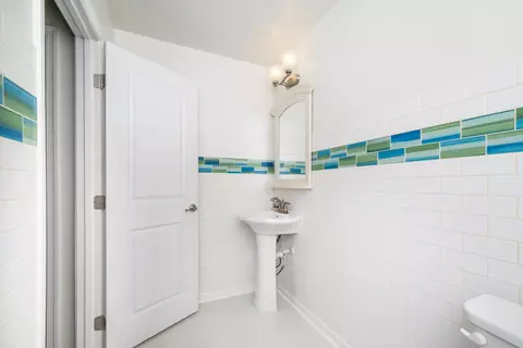 Bath - 626 Windward Ln, Duncan, SC 29334 photo 3 of 5