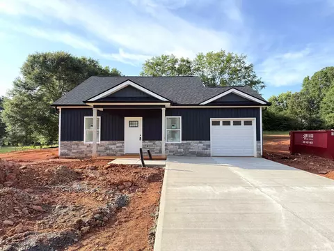 241 Woodgate Rd, Cowpens, SC 29330