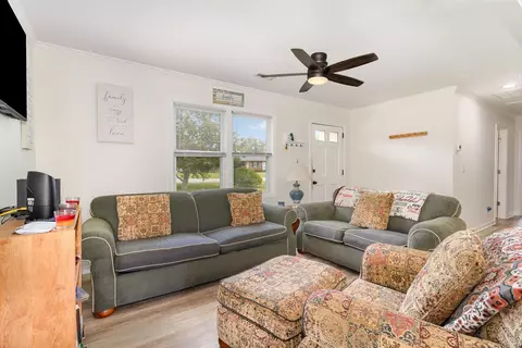 Living - 117 G St, Williamston, SC 29697 photo 1 of 2