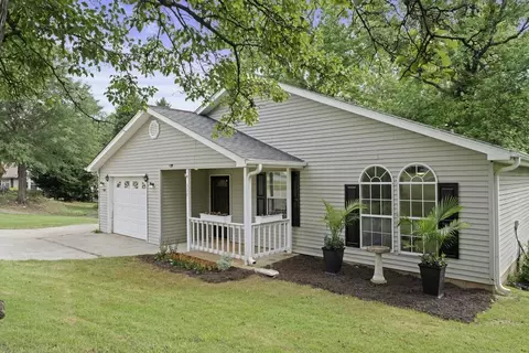 338 E Celestial Dr, Greer, SC 29651 photo 2