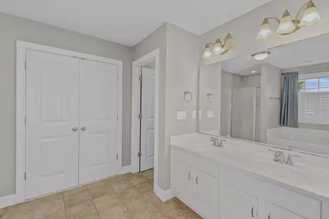 Bath - 205 Wicker Park Ave, Greer, SC 29651 photo 2 of 3