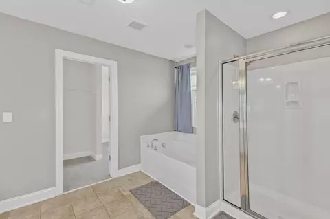 Bath - 205 Wicker Park Ave, Greer, SC 29651 photo 3 of 3