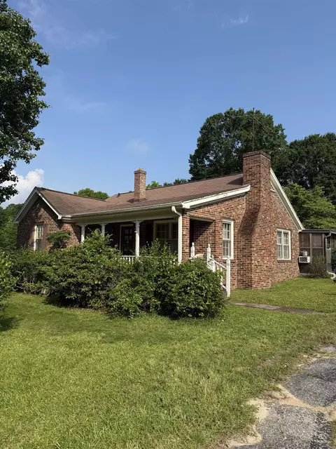 13 White Oak Rd, Woodruff, SC 29388