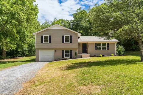 1635 Riveroak Rd, Inman, SC 29349