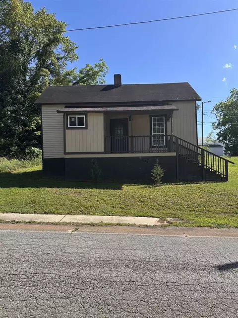 414 Poole St, Woodruff, SC 29388