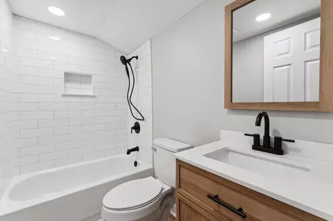 Bath - 1232 Spring St, Drayton, SC 29333 photo 1 of 1