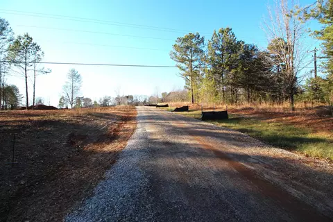 120 Half Moon Rd, Wellford, SC 29385