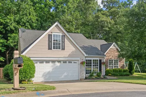269 Dartmoor Dr, Spartanburg, SC 29301