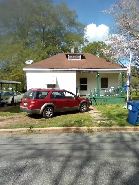 127 Office St, Wellford, SC 29385