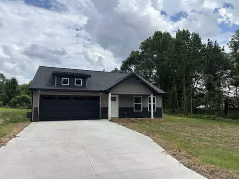 141 Dendy Dr, Wellford, SC 29385