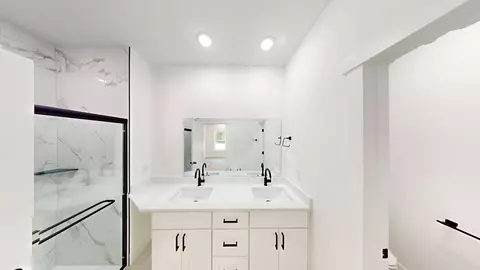 Bath - 112 Susans Rd, Gaffney, SC 29341 photo 3 of 9