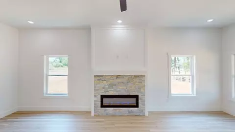 Living - 112 Susans Rd, Gaffney, SC 29341 photo 2 of 2