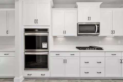 Kitchen - 913 Wild Pine Ct, Duncan, SC 29334 photo 4 of 5
