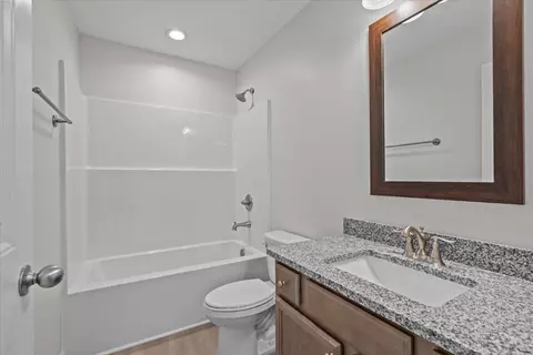 Bath - 1255 Stoneleigh Rd, Inman, SC 29349 photo 3 of 3