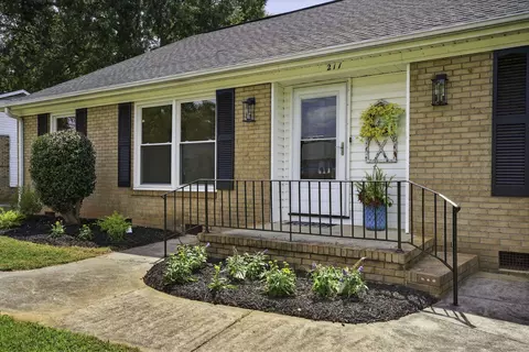 211 Saint Matthew Ln, Spartanburg, SC 29301