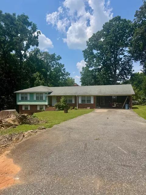 628 Sharondale Ct, Spartanburg, SC 29303