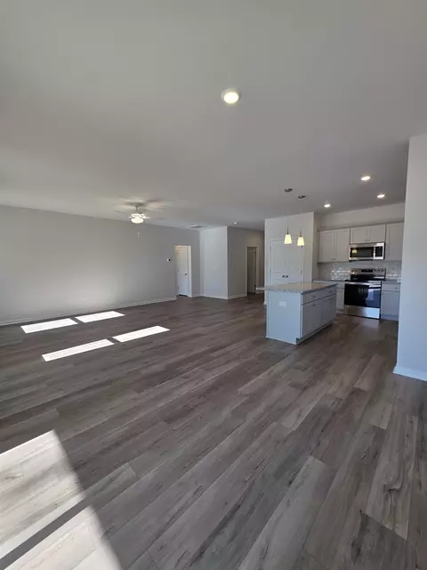 Living - 407 Dodger Ave, Chesnee, SC 29323 photo 3 of 5