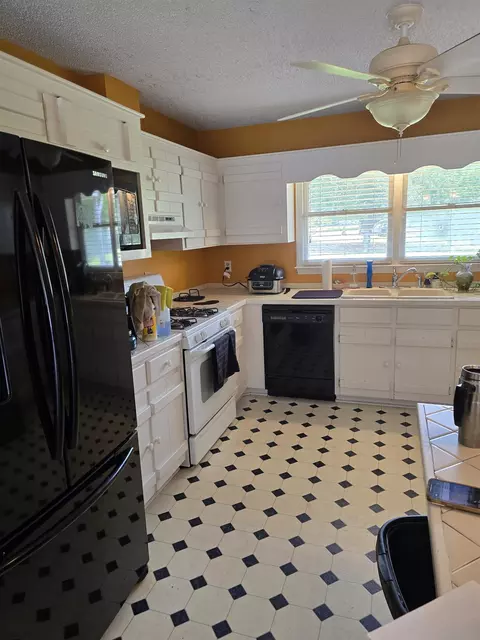 Kitchen - 123 Sheraton Loop, Gaffney, SC 29341 photo 1 of 1