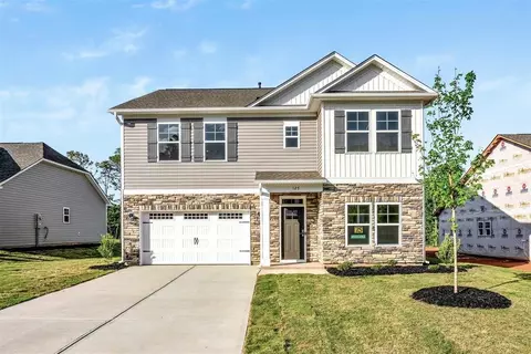 127 Hunter Ridge Dr, Boiling Springs, SC 29316