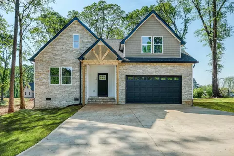 44 Simmons St, Wellford, SC 29385