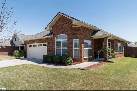 240 Stonecrest Dr, Roebuck, SC 29376