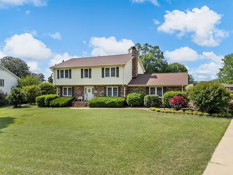 107 Forestdale Dr, Boiling Springs, SC 29316