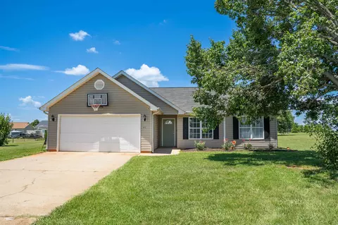 575 Mountainview Rd, Boiling Springs, SC 29316