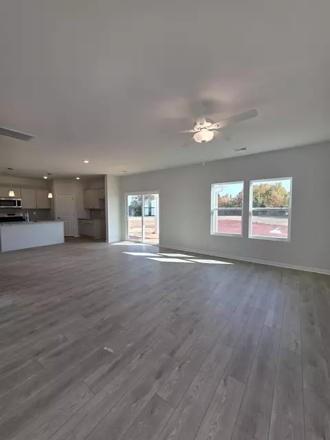 Living - 415 Dodger Ave, Chesnee, SC 29323 photo 2 of 4