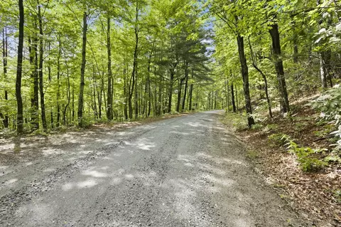 430 Lakeview Dr, Saluda, NC 28773