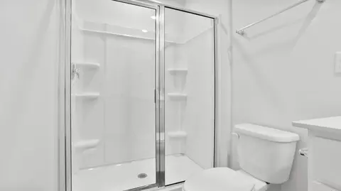 Bath - 808 Embark Cir, Greer, SC 29651 photo 4 of 4