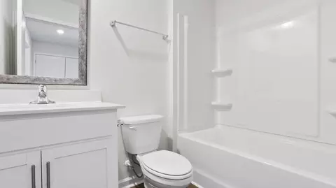 Bath - 808 Embark Cir, Greer, SC 29651 photo 2 of 4