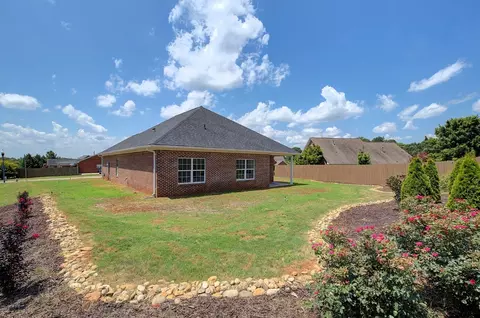Exterior - 201 Glen Crest Dr, Moore, SC 29369 photo 3 of 3