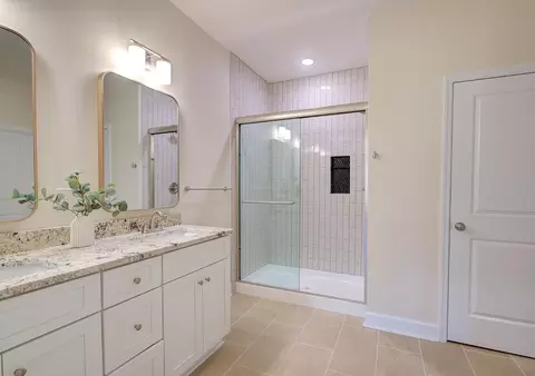 Bath - 201 Glen Crest Dr, Moore, SC 29369 photo 1 of 3