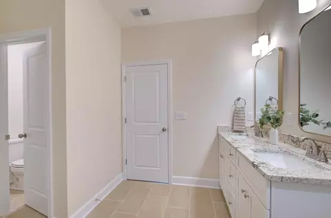 Bath - 201 Glen Crest Dr, Moore, SC 29369 photo 2 of 3