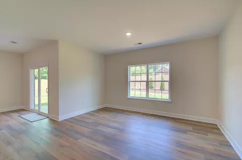 Living - 201 Glen Crest Dr, Moore, SC 29369 photo 1 of 2