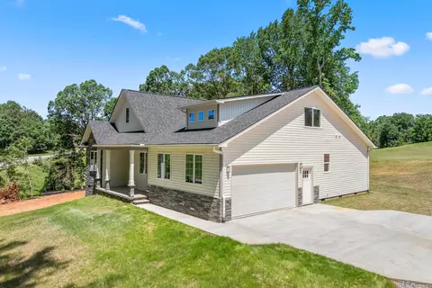 3135 E Croft Cir, Spartanburg, SC 29302