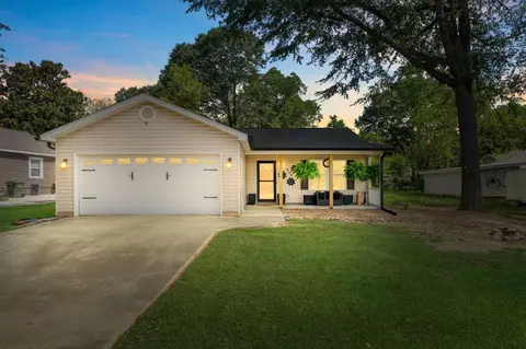 225 Snow St, Greer, SC 29651
