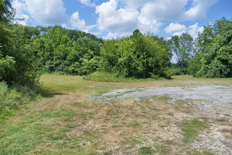 321 E Floyd Baker Blvd, Gaffney, SC 29340 photo 2