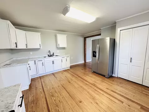 205 E Robinson St, Gaffney, SC 29340 photo 2