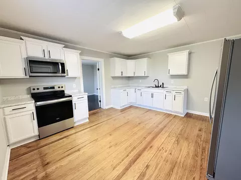 205 E Robinson St, Gaffney, SC 29340 photo 3
