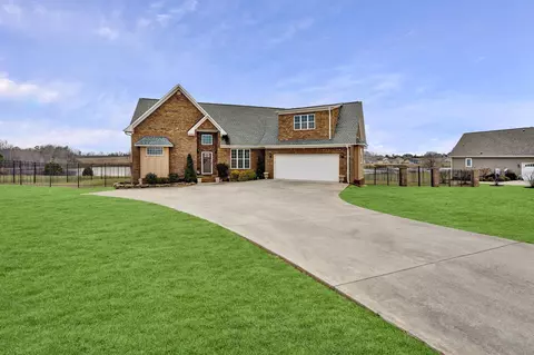 105 N Stallion Dr, Cowpens, SC 29330