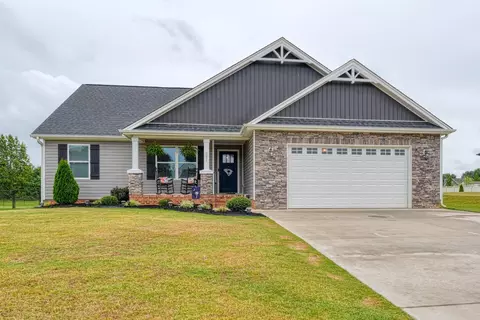 221 Little Man Dr, Boiling Springs, SC 29316