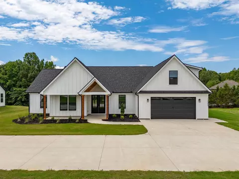 11585 New Cut Rd, Campobello, SC 29322