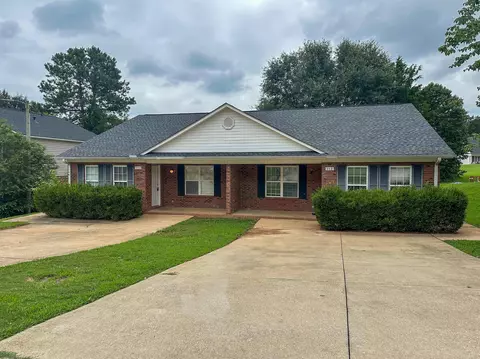 348350 Miller Pointe Dr, Inman, SC 29349