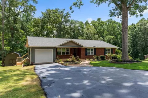 115 E Brookwood Ln, Cowpens, SC 29330