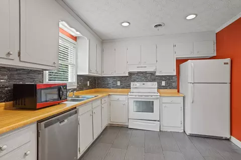 Kitchen - 112 Snipe Ln, Easley, SC 29642 photo 1 of 2