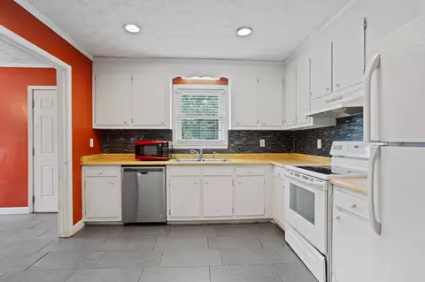 Kitchen - 112 Snipe Ln, Easley, SC 29642 photo 2 of 2